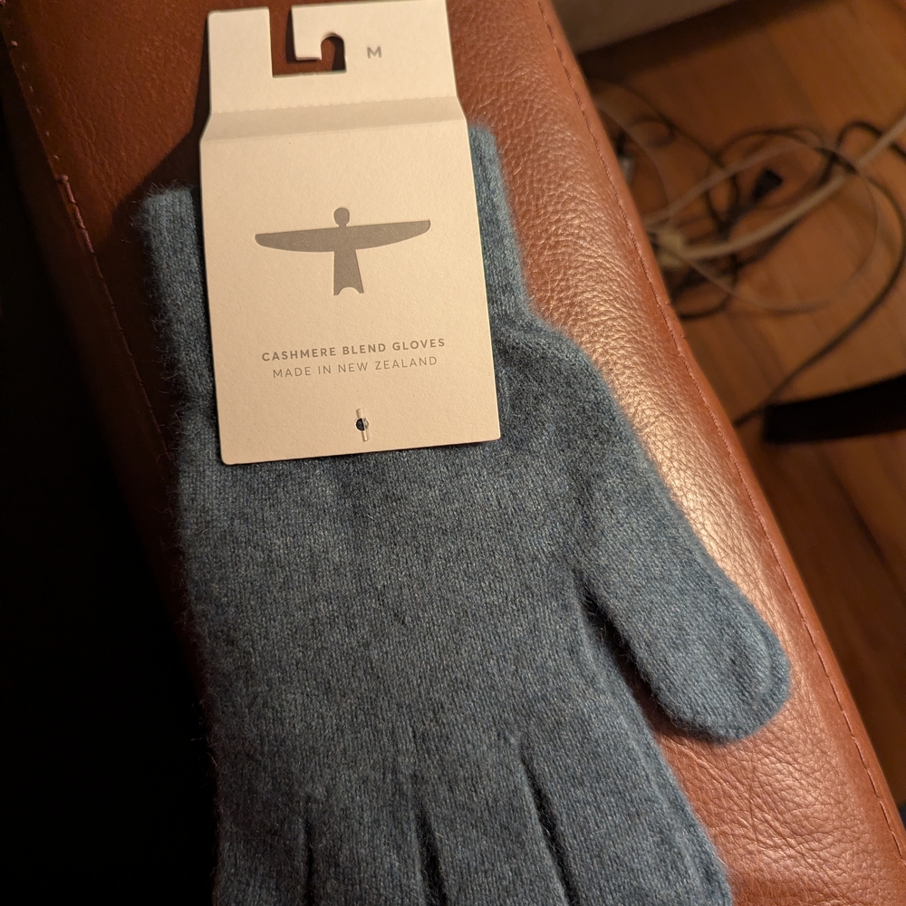 NWT Untouched World Matching Gloves, Scarf, and Beanie Blue Cashmere Set - Picture 3 of 12